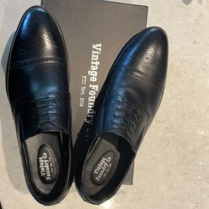 Men’s black size 13 dress shoe
